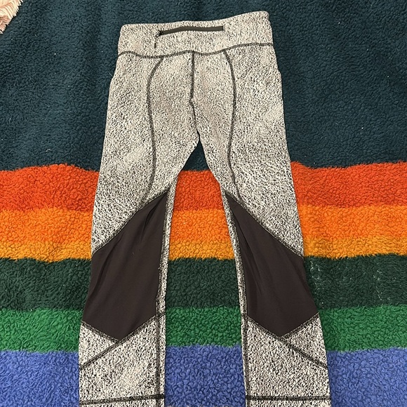 Lululemon Cropped Leggings - Picture 2 of 5